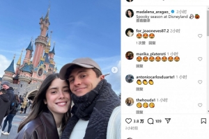 般配！女友社媒晒与内维斯共游迪士尼乐园照片