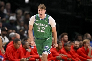 解说：弗拉格背靠背2分体能不适算是交学费 不能一场论说他水了