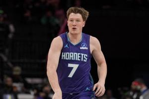 克尼佩尔：过去两场我有点过于执着三分了 想重新找回突破的节奏